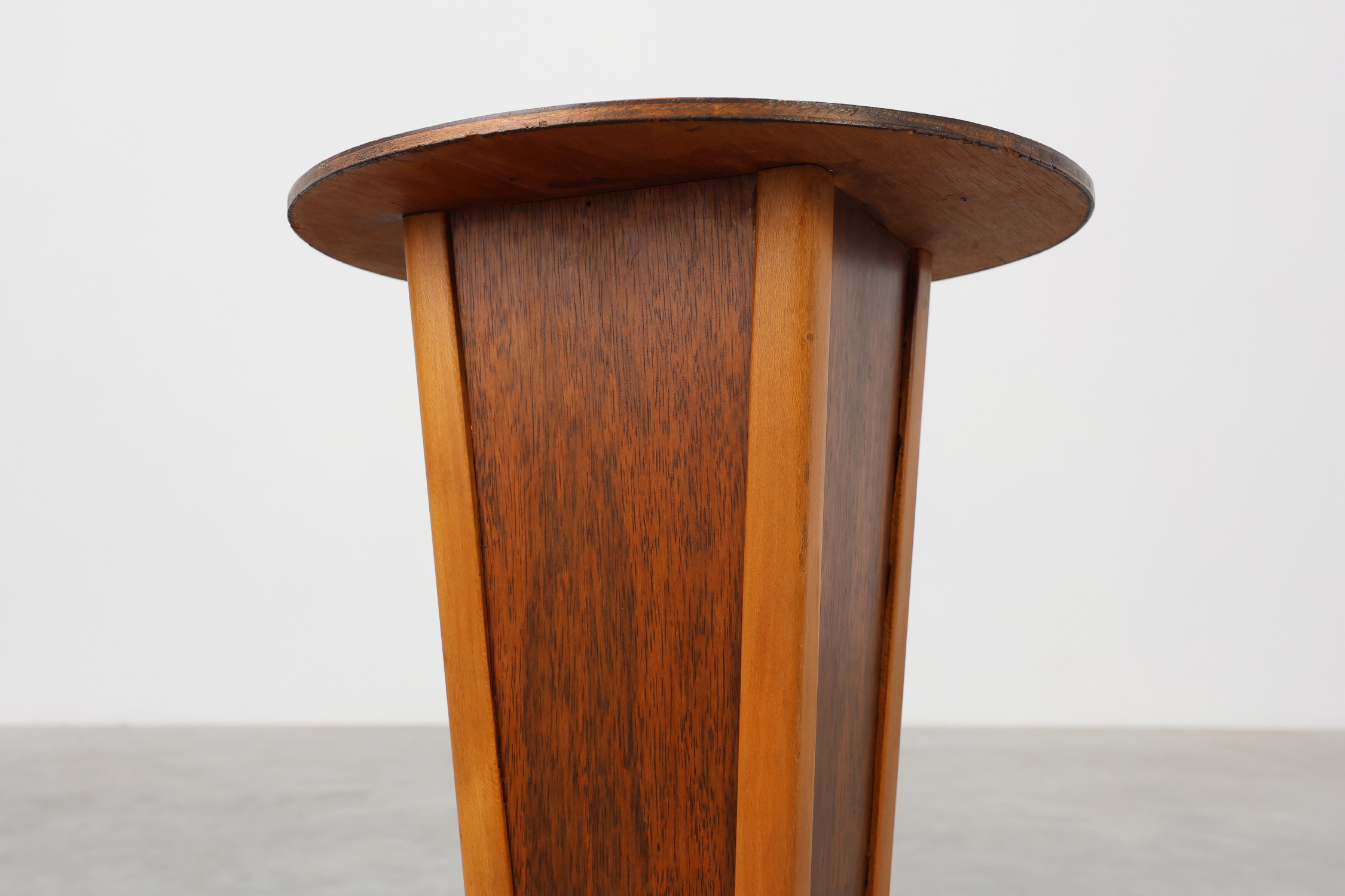 Art Deco round wooden side table, France 1920sthumbnail